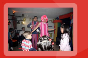 Shows musicales, mini carnavalito con sonido, luces y recreacion.